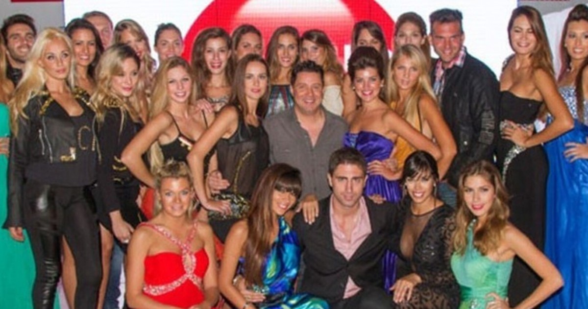 Leandro Santos junto a sus modelos.