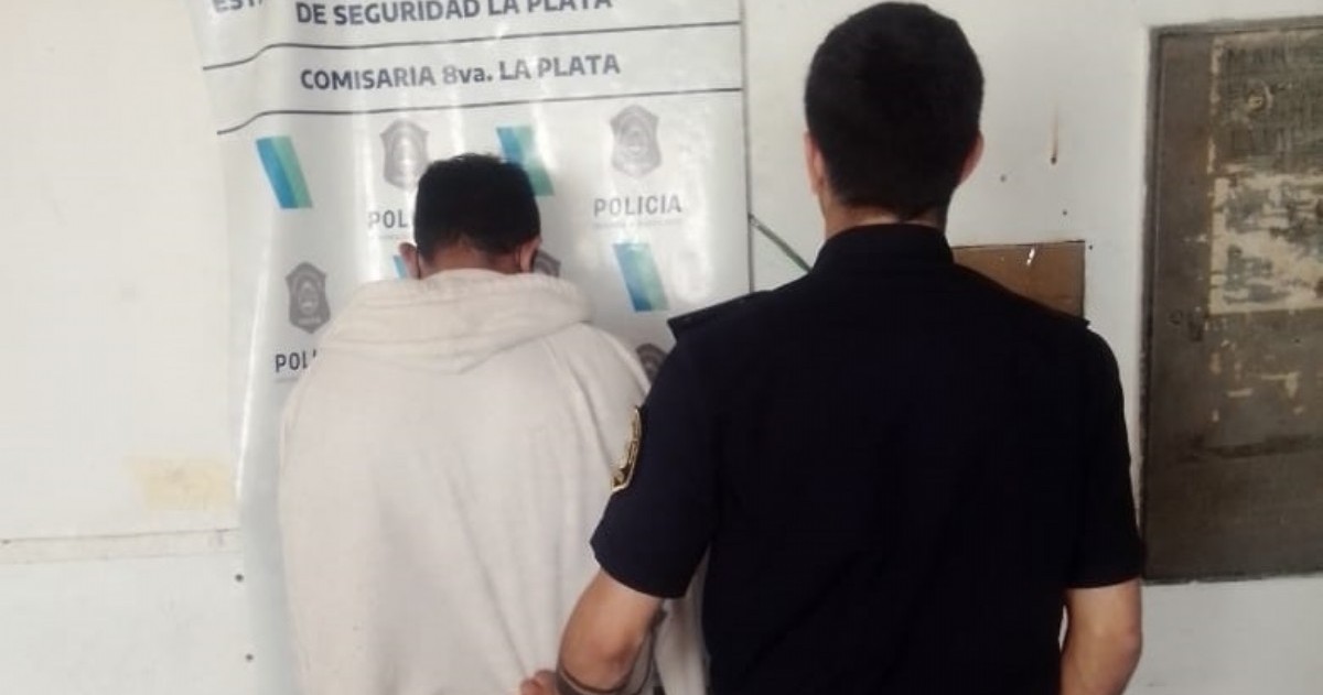 El acusado fue derivado a la seccional interviniente y el rodado recuperado.