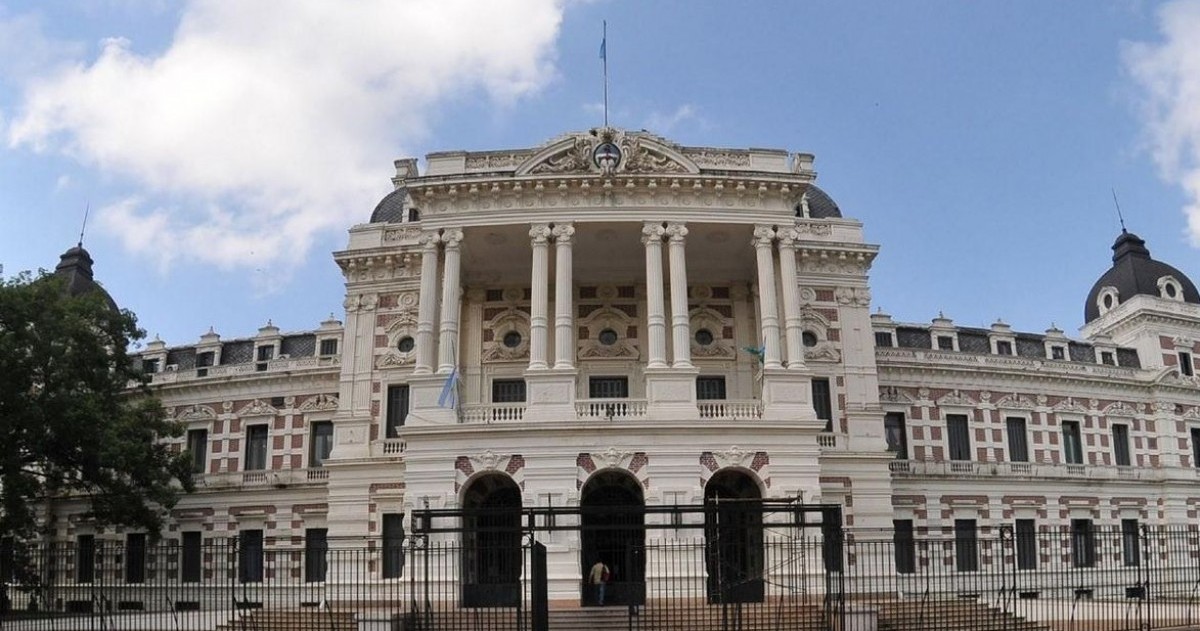 El informe revela que Buenos Aires terminó con déficit, menos recursos para municipios y salarios en retroceso