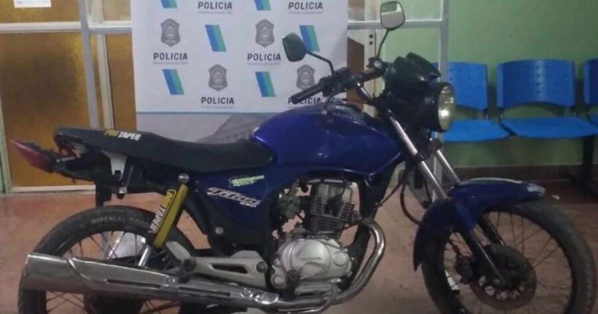 Los sujetos fueron vistos transitar una y otra vez por Diagonal 113 y 69 en una moto azul, de forma sospechosa.