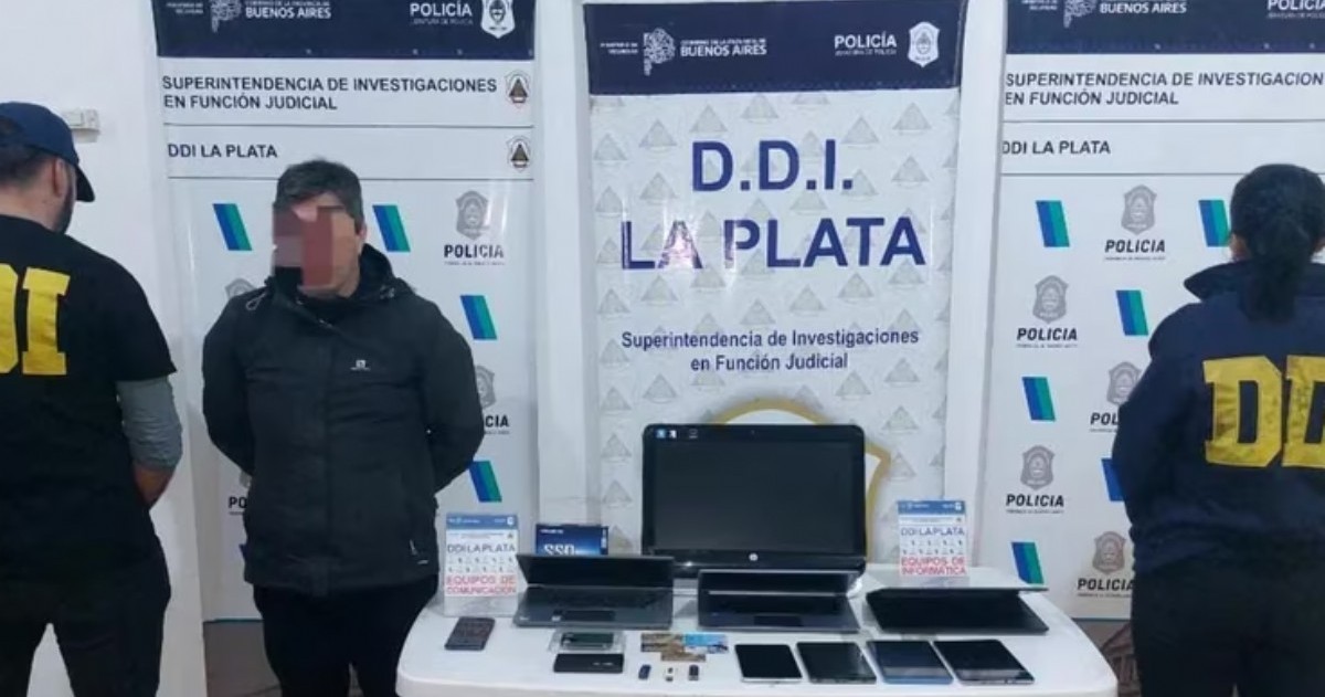 Alfredo Ignacio Vicente Cazorla, un diseñador de 48 años, empleado de la Universidad Nacional de La Plata según sus registros, fue detenido este jueves.