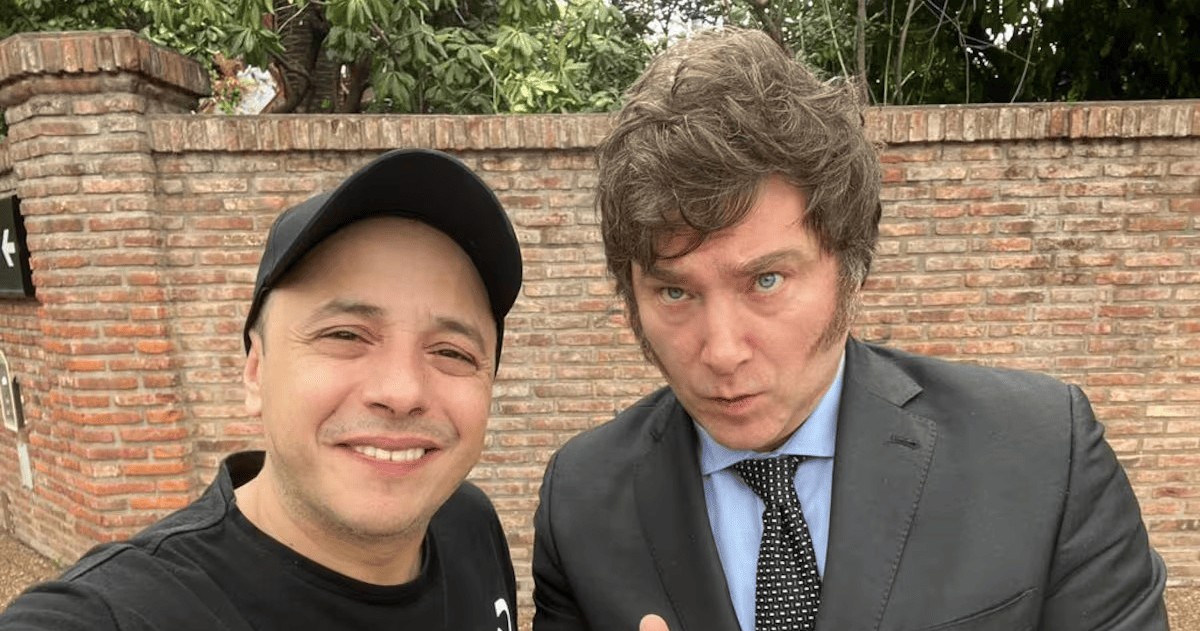 David Adrián Martínez, conocido artísticamente como "El Dipy", y el presidente Javier Milei.