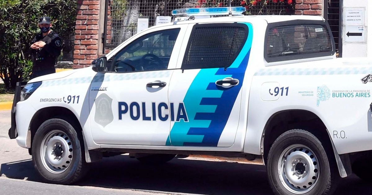 El hecho ocurrió minutos antes del mediodía de este viernes en una casa ubicada en Pueyrredón al 1.500 del barrio Villanueva, en el mencionado municipio, situado a unos 80 kilómetros de la Ciudad de Buenos Aires.