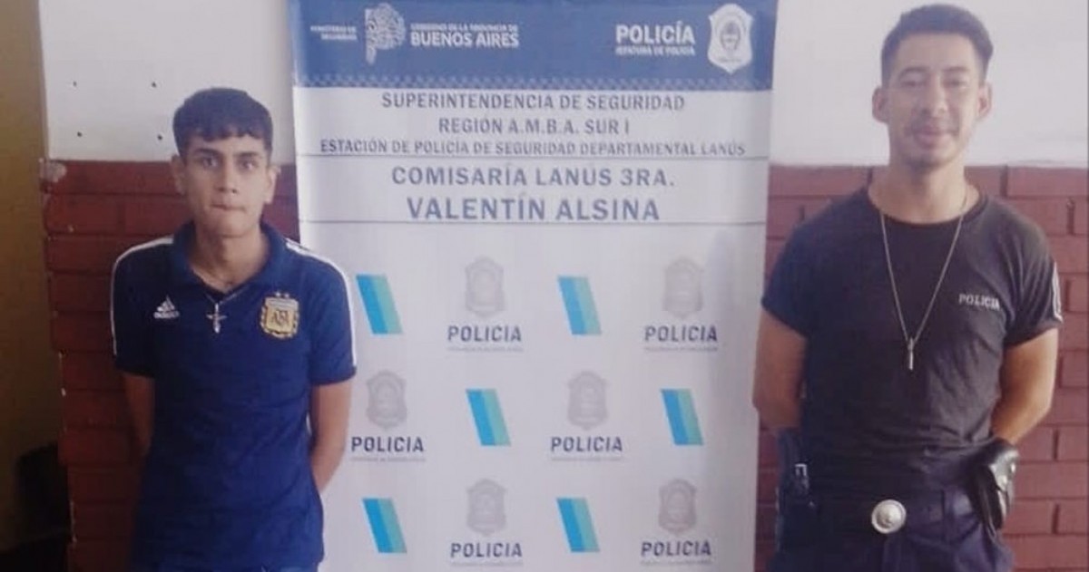 Un joven fue detenido este domingo por haber arrojado piedras y pintado con aerosol el paseo de Sandro en la localidad bonaerense de Valentín Alsina, informaron fuentes policiales.