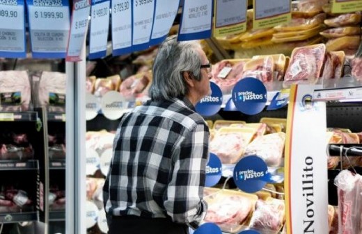 Trabajaron toda su vida para comer las migajas: baja en caída libre el poder de compra de los jubilados de Anses