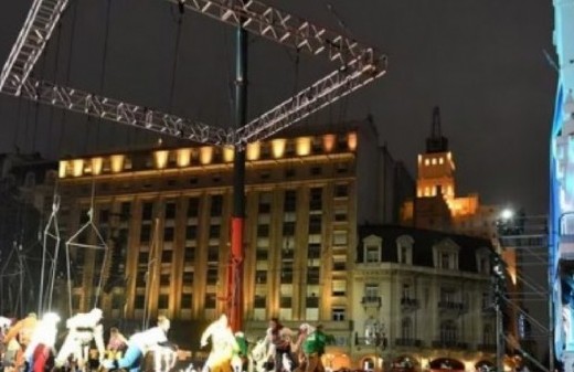 Buenos Aires celebró los 40 años de democracia con un festival en Plaza de Mayo