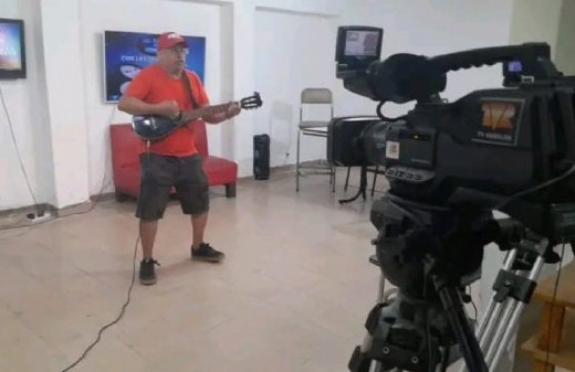 El cantante Javi Agüero impulsa su carrera con el estreno de "Casita Blanca" y nuevos shows en vivo