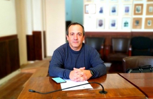 Mar Chiquita: Cristian Prada, concejal libertario y abogado, defiende a acusados mientras recuerda el asesinato de su hermano