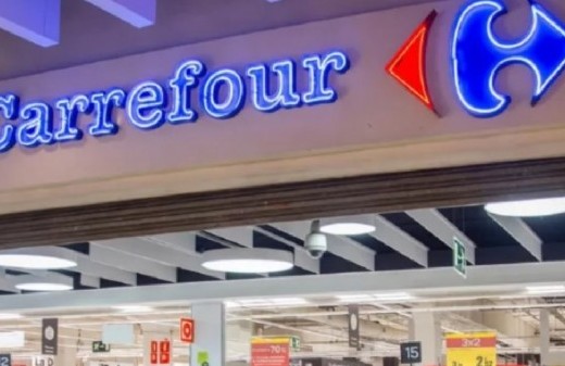 Carrefour ofrece reducir a la mitad un reclamo superior a 405.000 de pesos mientras el cliente desconoce la deuda