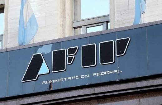 la AFIP persigue a argentinos con cuentas en el exterior y retiene 100 mil millones de pesos "dudosos"