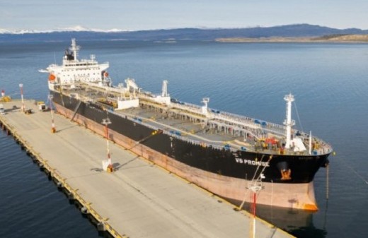 Tierra del Fuego cuestionó a Nación por permitir que un petrolero ligado a capitales británicos ingresara al puerto de Ushuaia