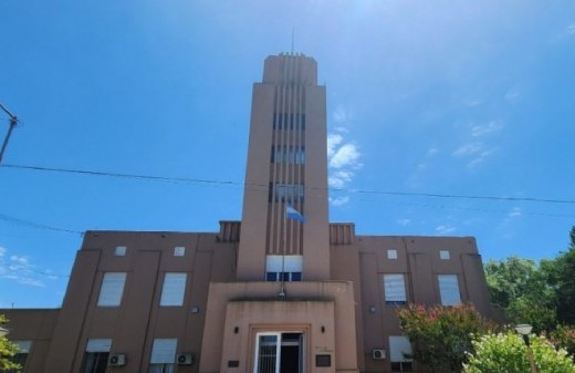 Polémica en Mar Chiquita por el pliego que habilita a un privado a gestionar cobros municipales y concentra el debate en la transparencia