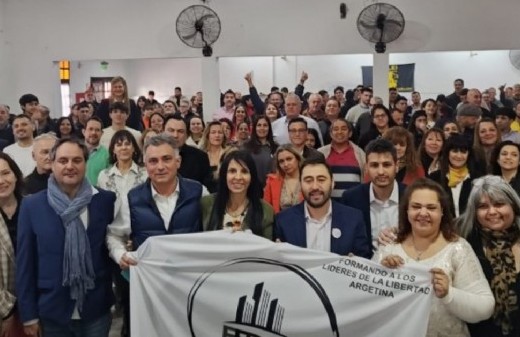 La escuela impulsada por Sebastián Pareja agita la interna de Buenos Aires con viejos nombres del peronismo